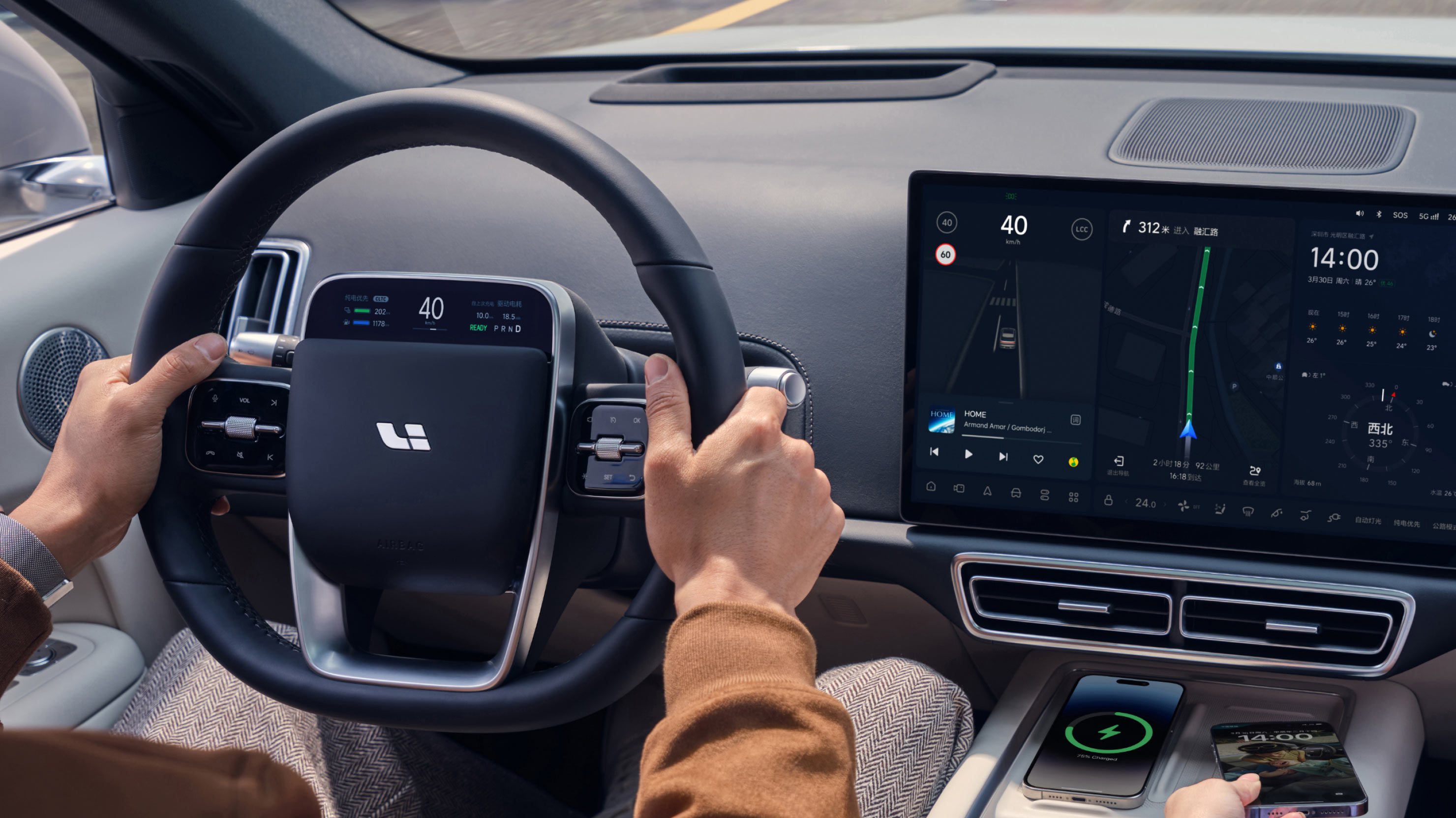 Steering wheel electrically adjustable with heating